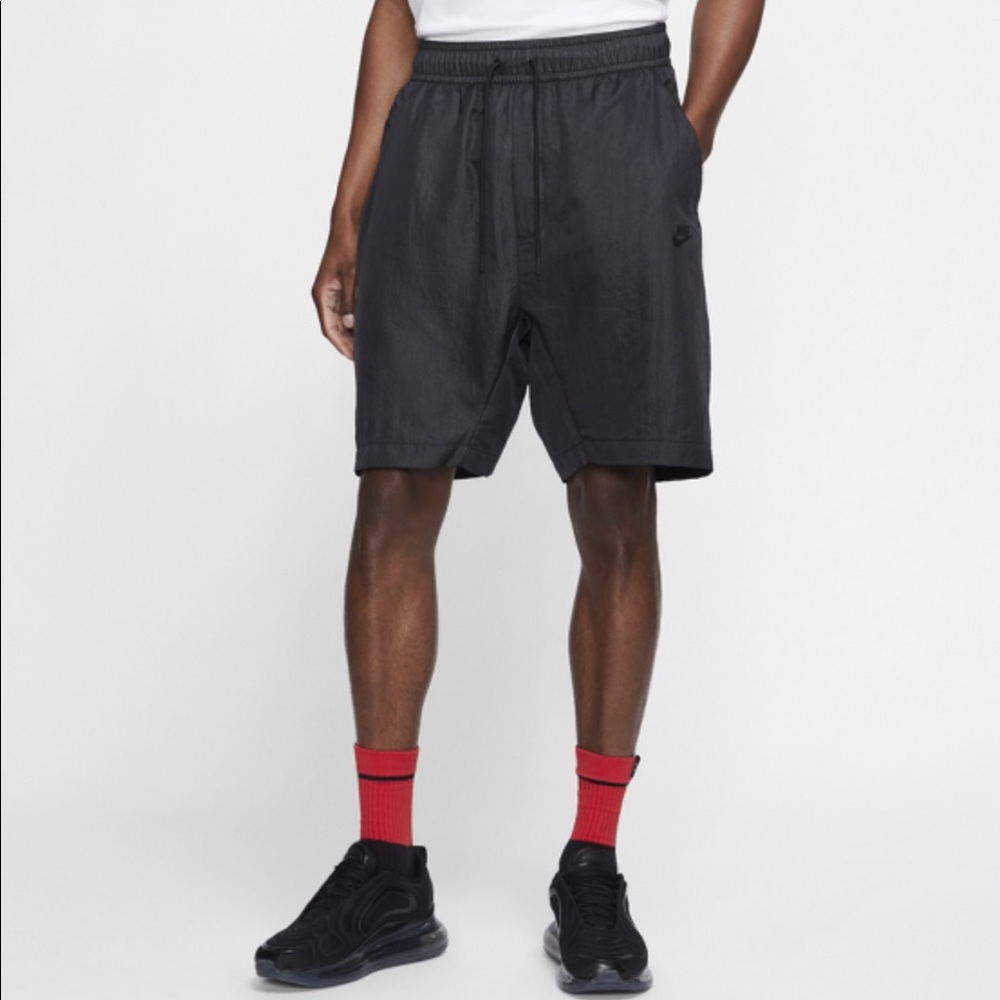 Nike NWOT Men’s Woven Shorts Charcoal L